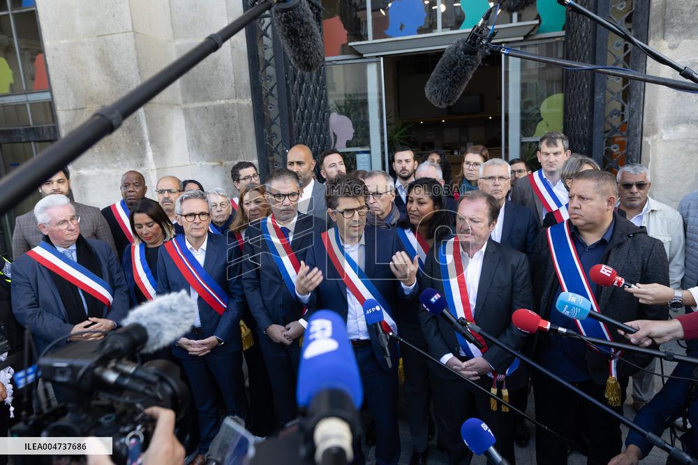 Palestinian flag raising ceremony at Saint-Denis town hall - Saint-Denis