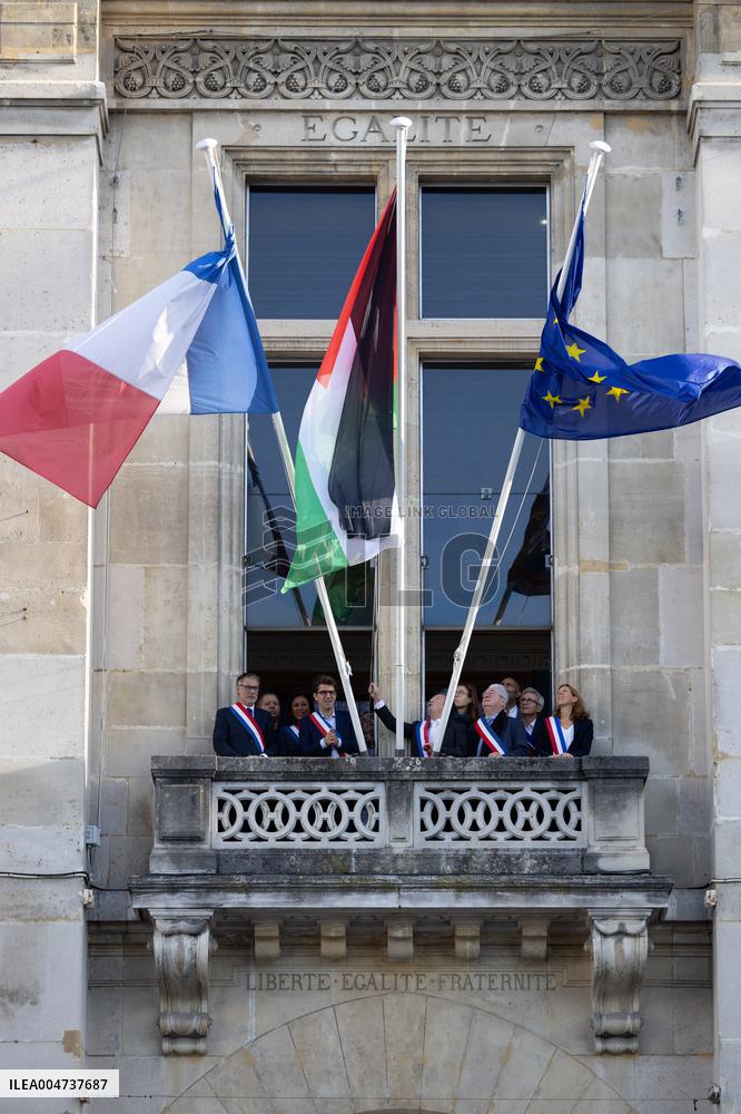 Palestinian flag raising ceremony at Saint-Denis town hall - Saint-Denis