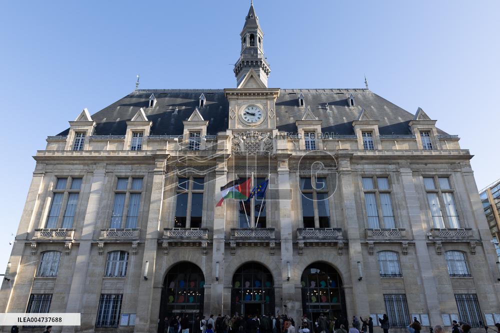 Palestinian flag raising ceremony at Saint-Denis town hall - Saint-Denis