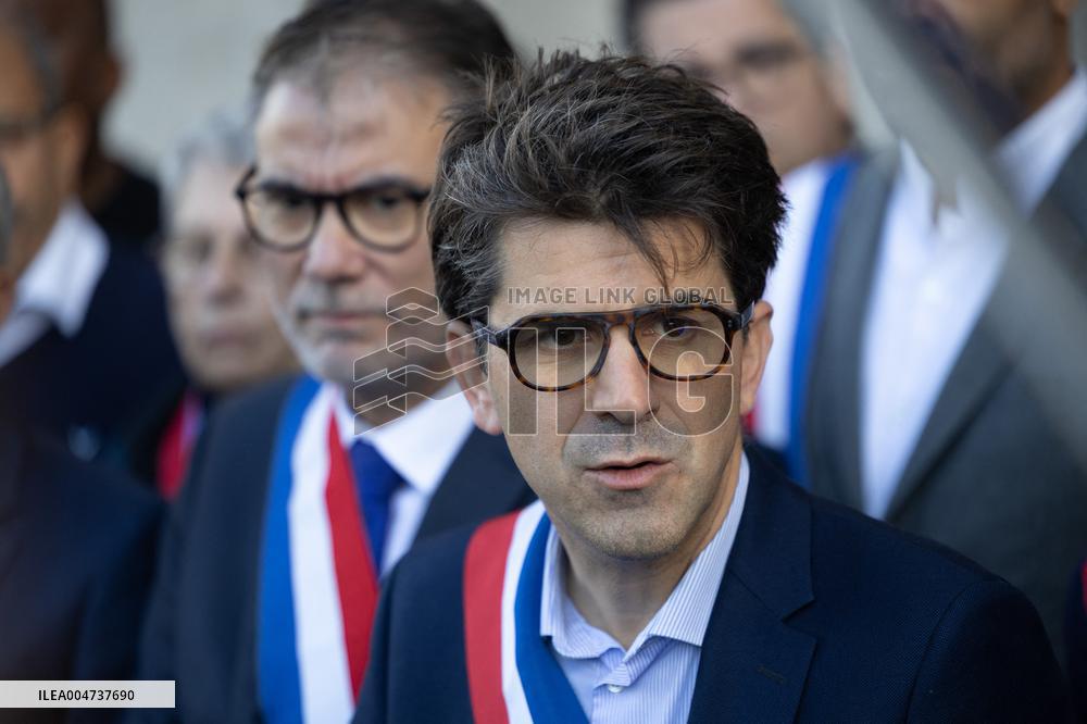 Palestinian flag raising ceremony at Saint-Denis town hall - Saint-Denis