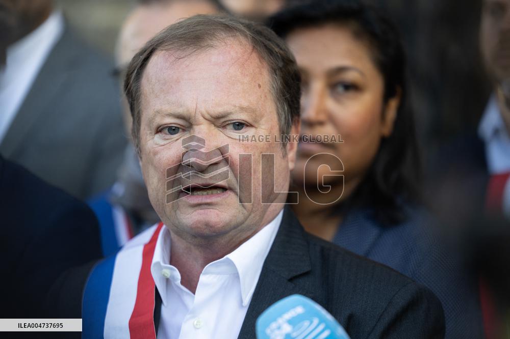 Palestinian flag raising ceremony at Saint-Denis town hall - Saint-Denis