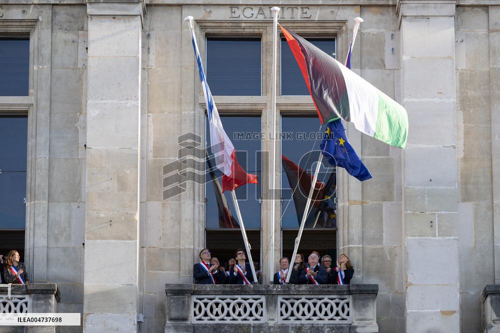 Palestinian flag raising ceremony at Saint-Denis town hall - Saint-Denis