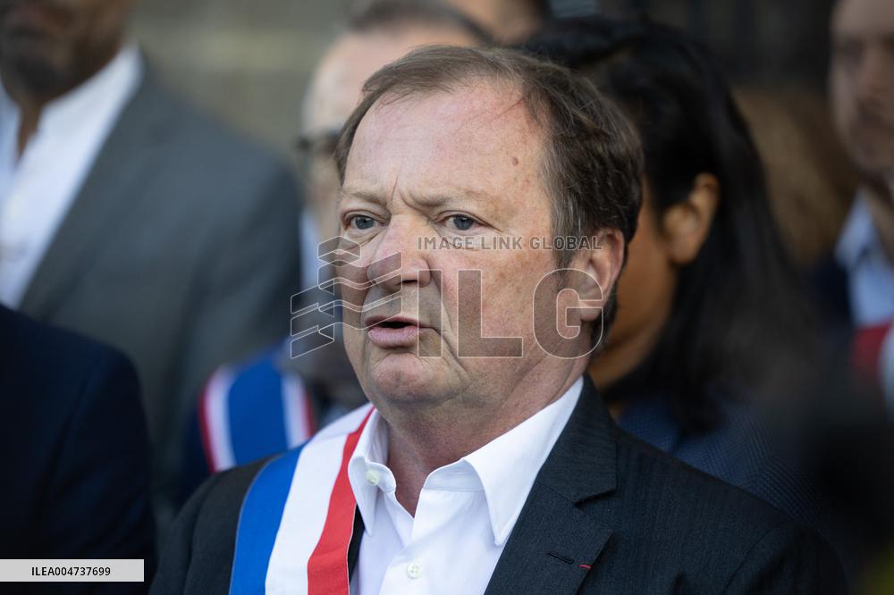 Palestinian flag raising ceremony at Saint-Denis town hall - Saint-Denis
