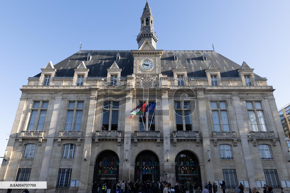 Palestinian flag raising ceremony at Saint-Denis town hall - Saint-Denis