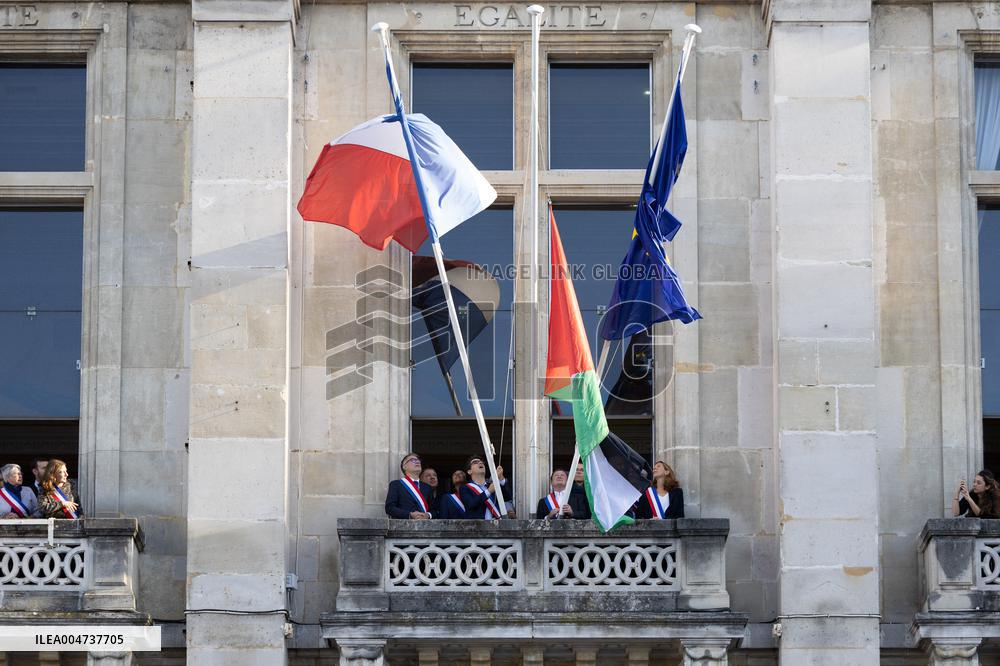 Palestinian flag raising ceremony at Saint-Denis town hall - Saint-Denis