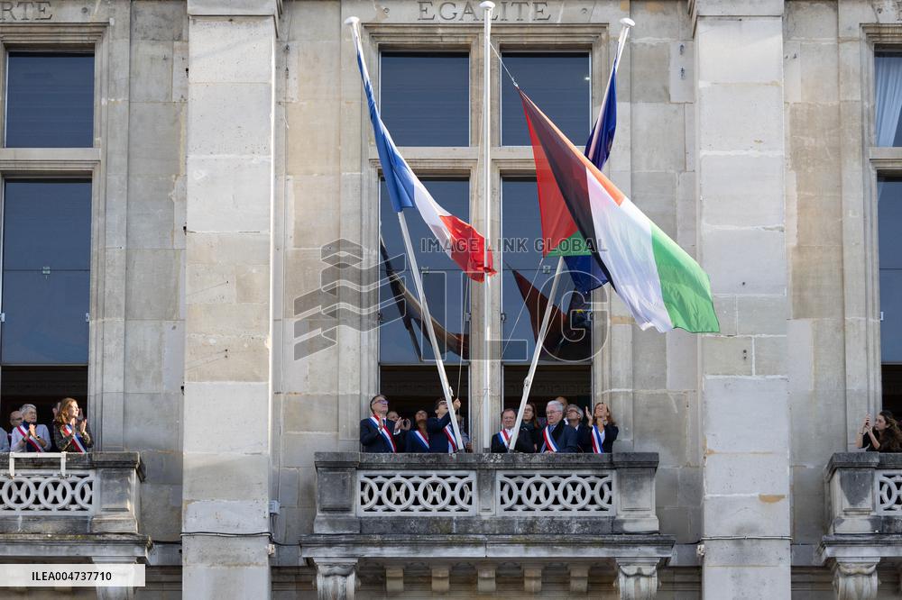 Palestinian flag raising ceremony at Saint-Denis town hall - Saint-Denis