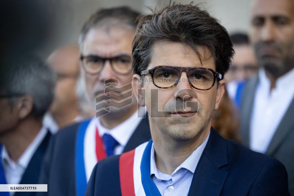 Palestinian flag raising ceremony at Saint-Denis town hall - Saint-Denis