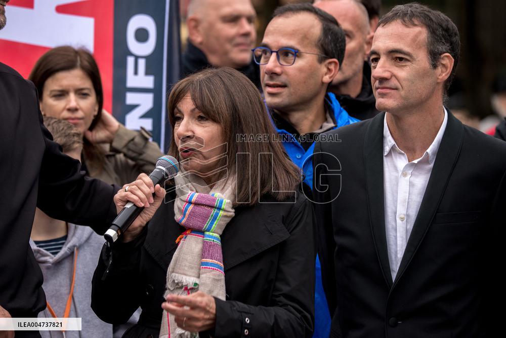 Traditional Waiters Race - Paris