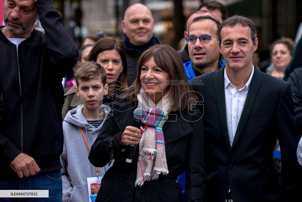 Traditional Waiters Race - Paris