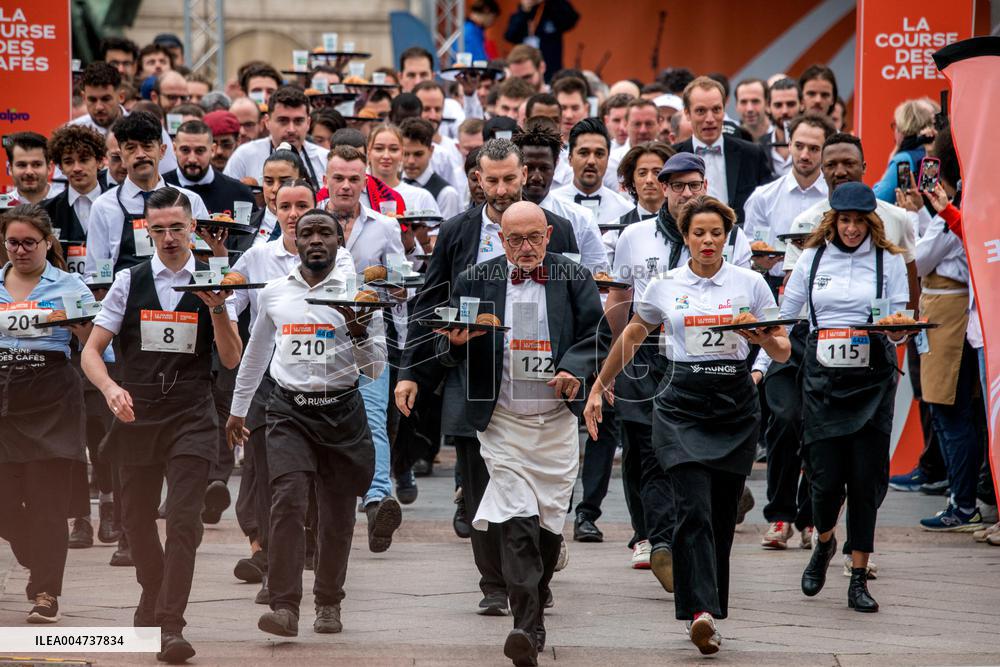 Traditional Waiters Race - Paris