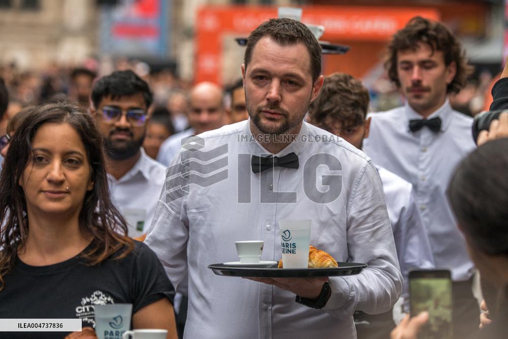Traditional Waiters Race - Paris