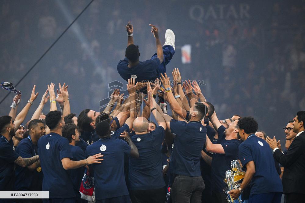 PSG celebrates Champions League trophy at Parc des Princes - FA