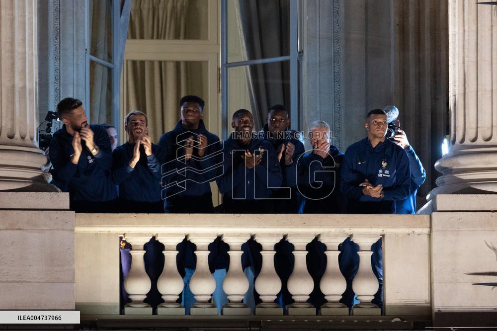 Les Bleus Greeted By Thousands Of Fans - Paris