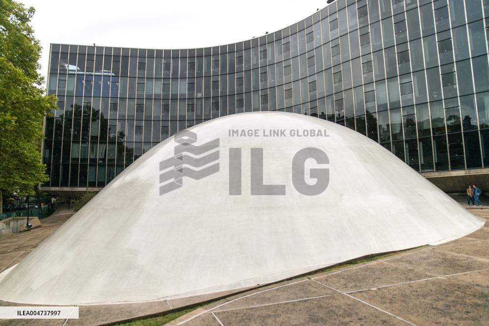 Illustration - Communist Party Headquarters - Paris