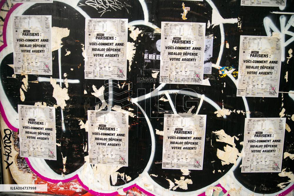 Paris Mayor's Expense Reports Displayed in The Middle of The Street - Paris