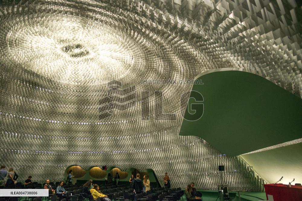 Illustration - Communist Party Headquarters - Paris