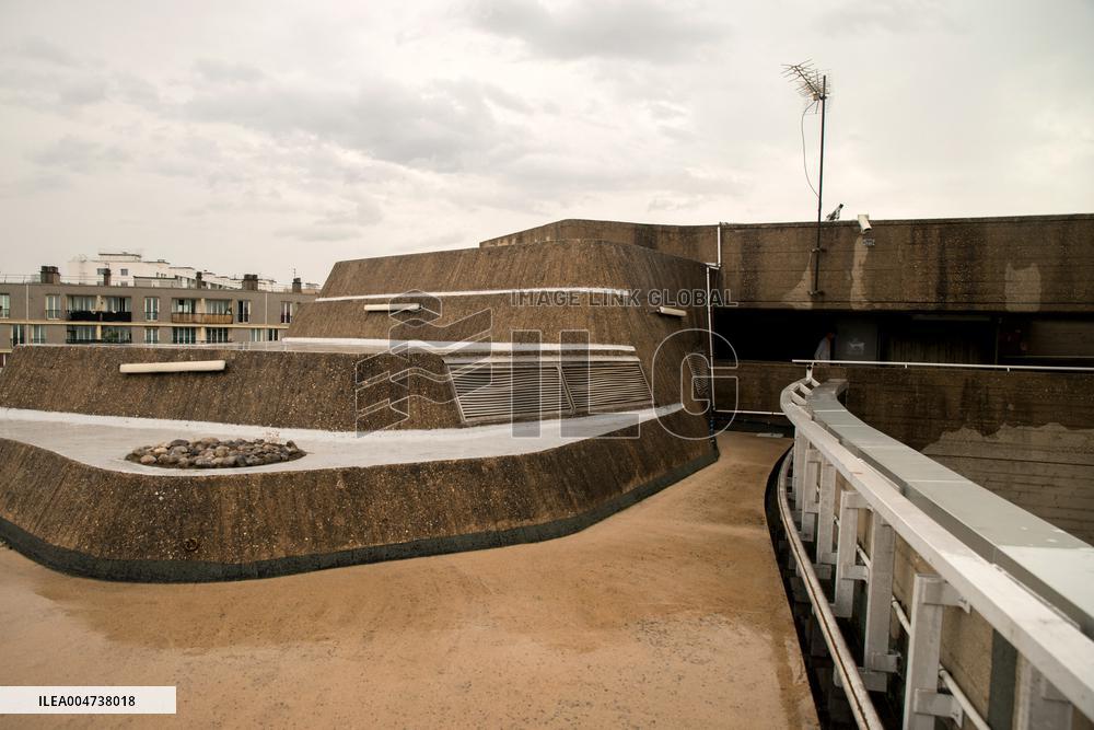 Illustration - Communist Party Headquarters - Paris