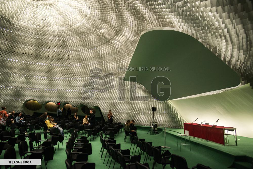 Illustration - Communist Party Headquarters - Paris