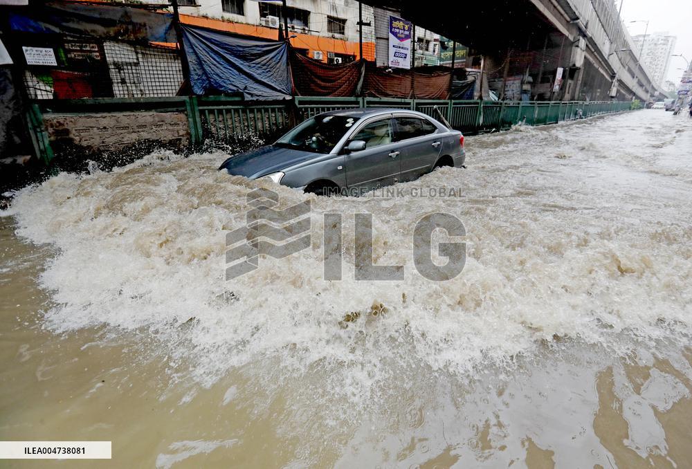 Heavy Rains Hit Bangladesh