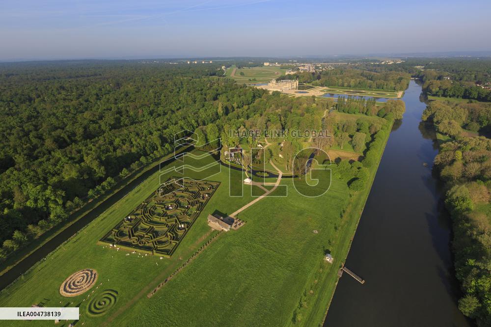 Illustration - Chantilly