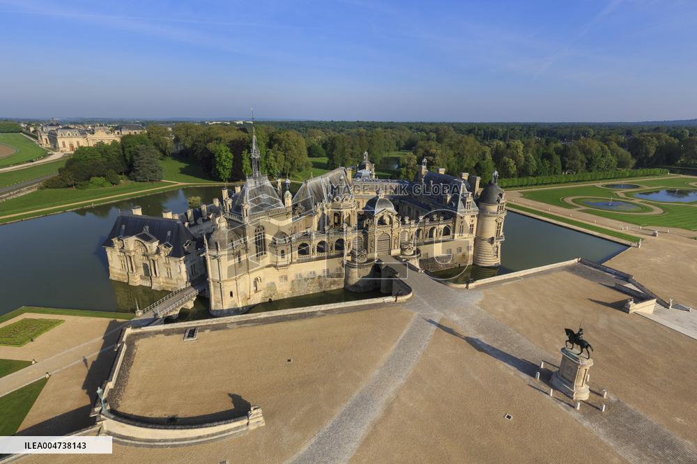 Illustration - Chantilly