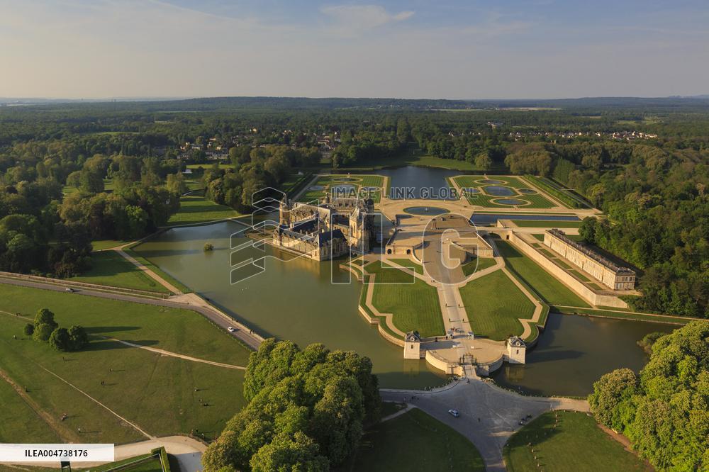 Illustration - Chantilly