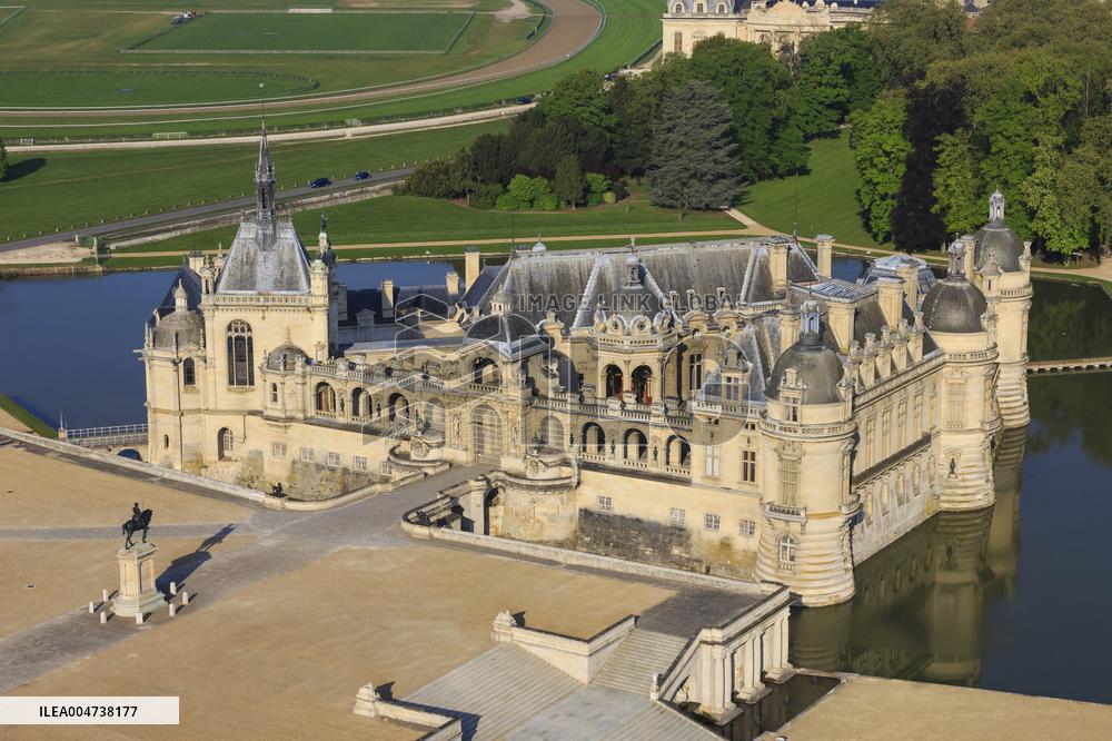 Illustration - Chantilly