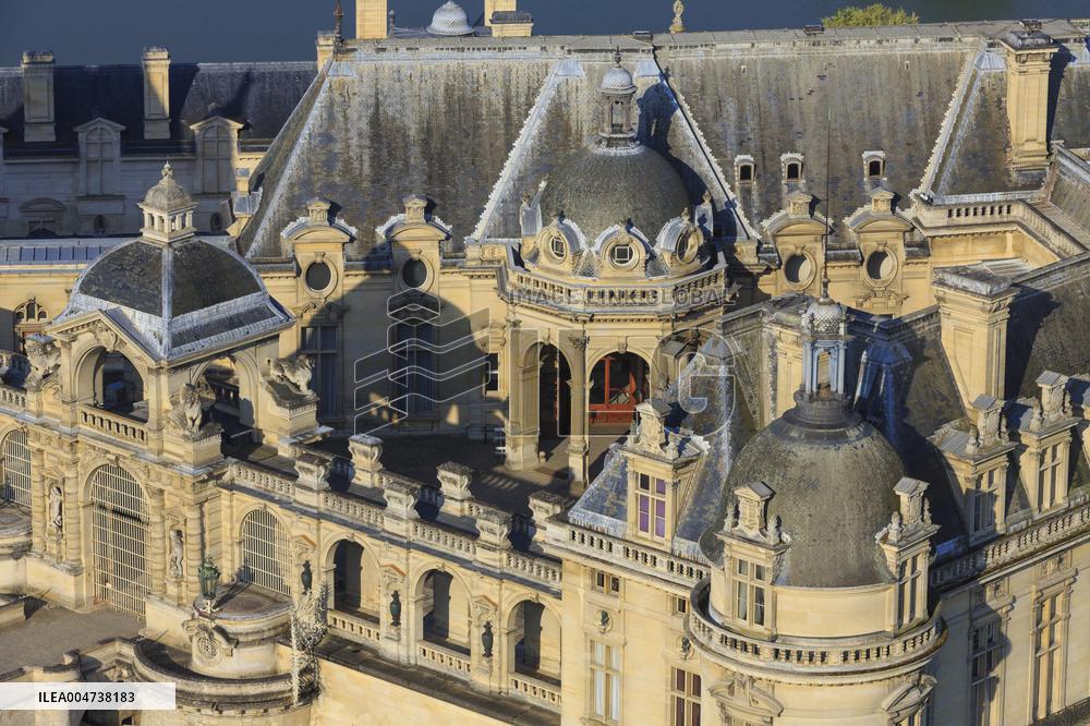 Illustration - Chantilly