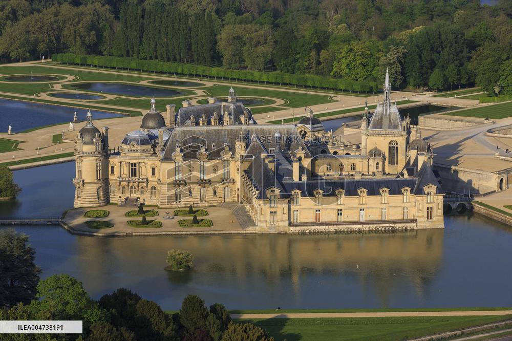 Illustration - Chantilly