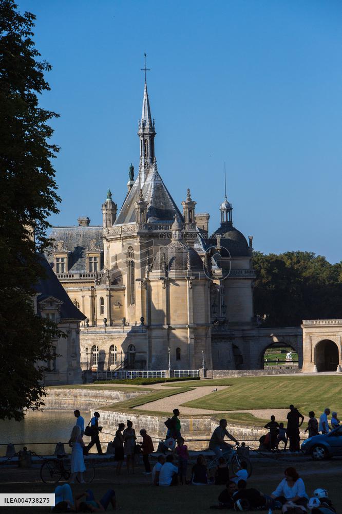 Illustration - Chantilly