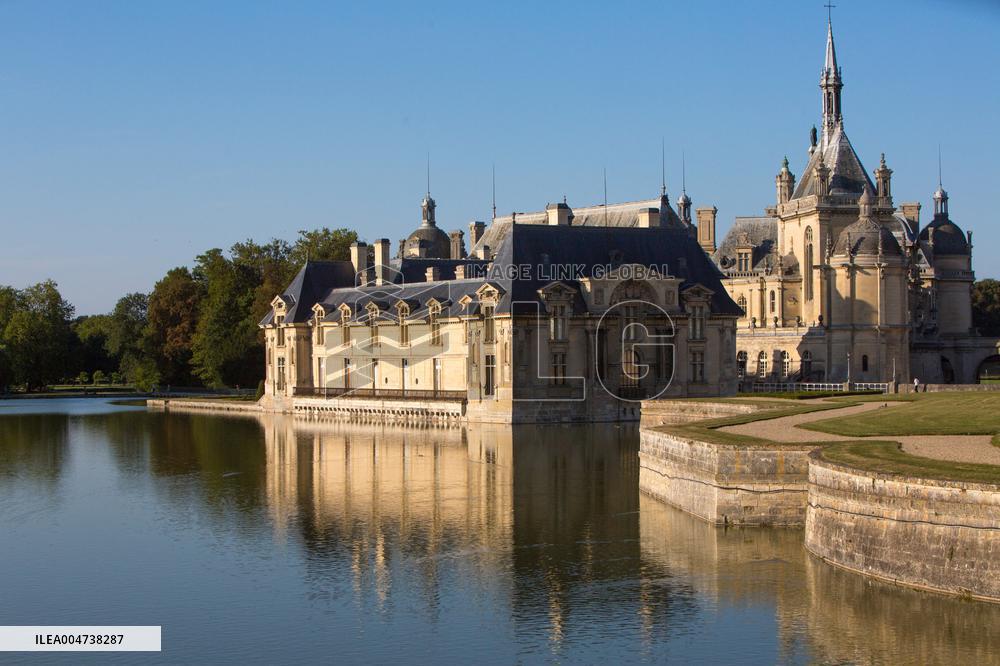 Illustration - Chantilly