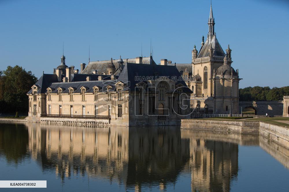 Illustration - Chantilly