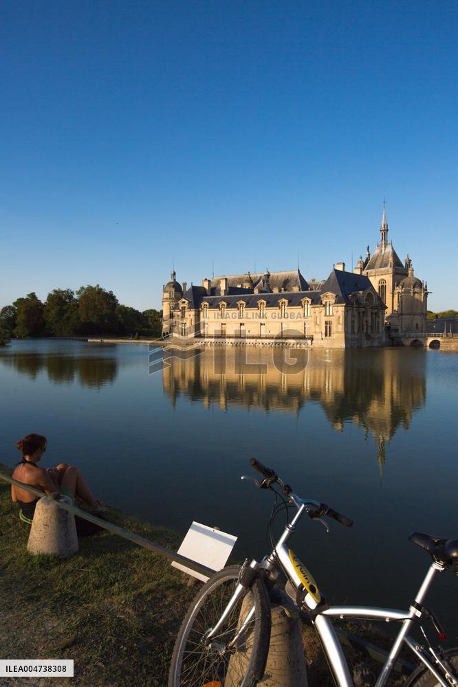 Illustration - Chantilly