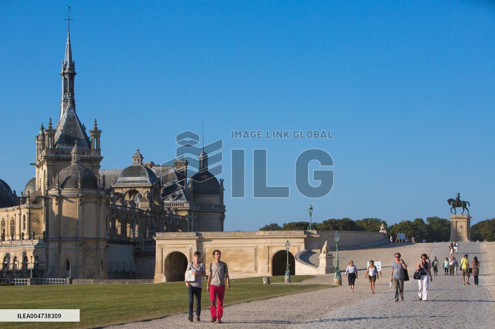 Illustration - Chantilly