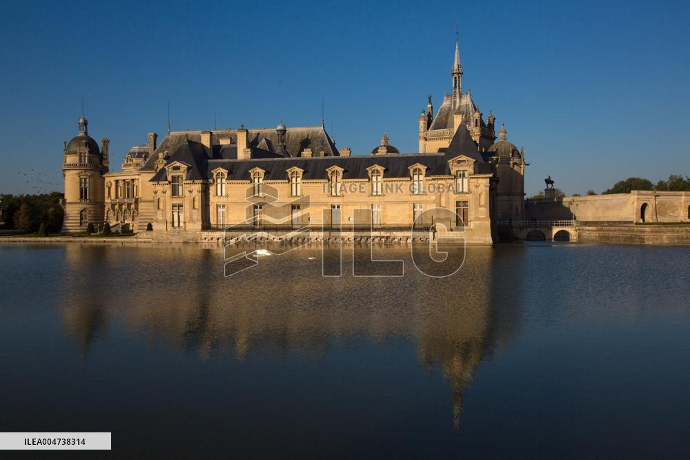 Illustration - Chantilly