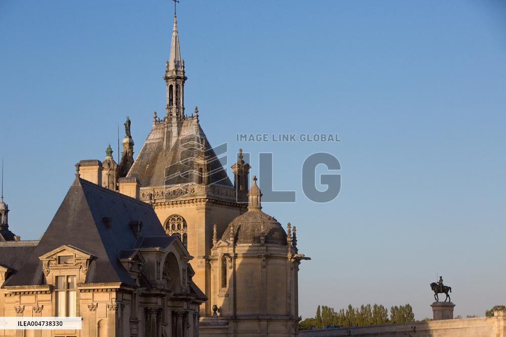 Illustration - Chantilly