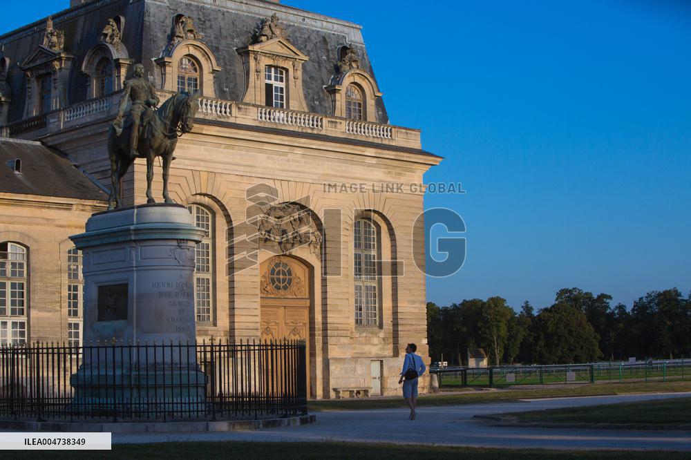 Illustration - Chantilly