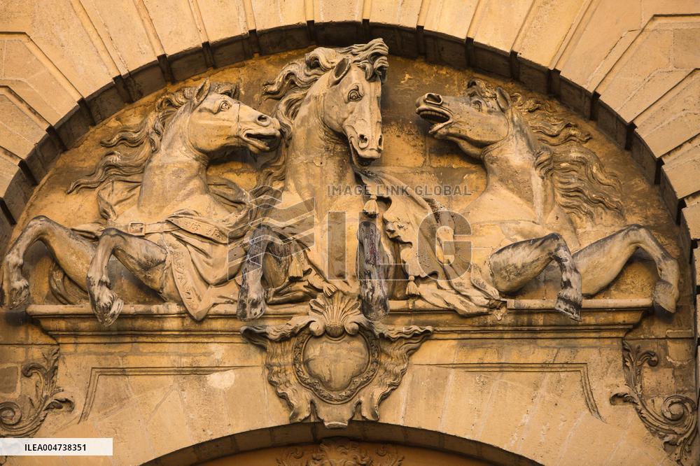 Illustration - Chantilly