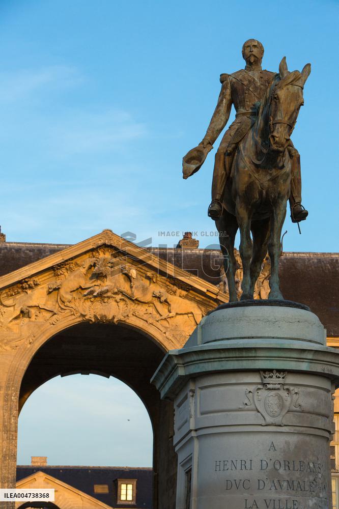 Illustration - Chantilly