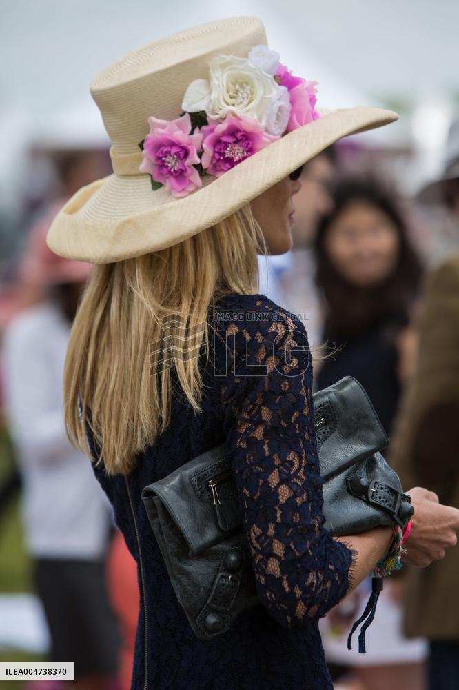 Illustration - Chantilly