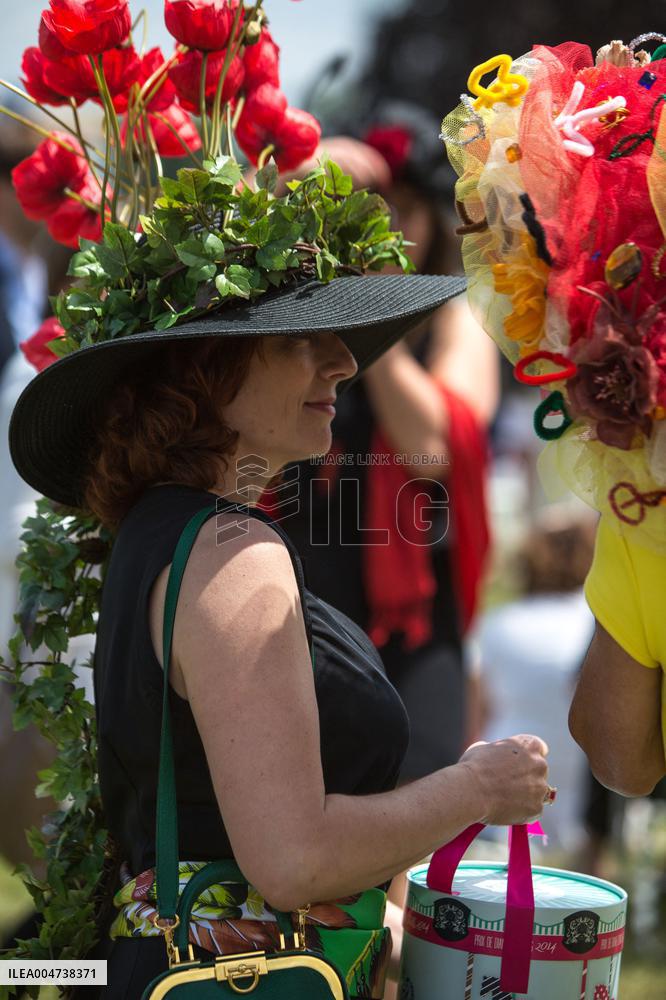 Illustration - Chantilly