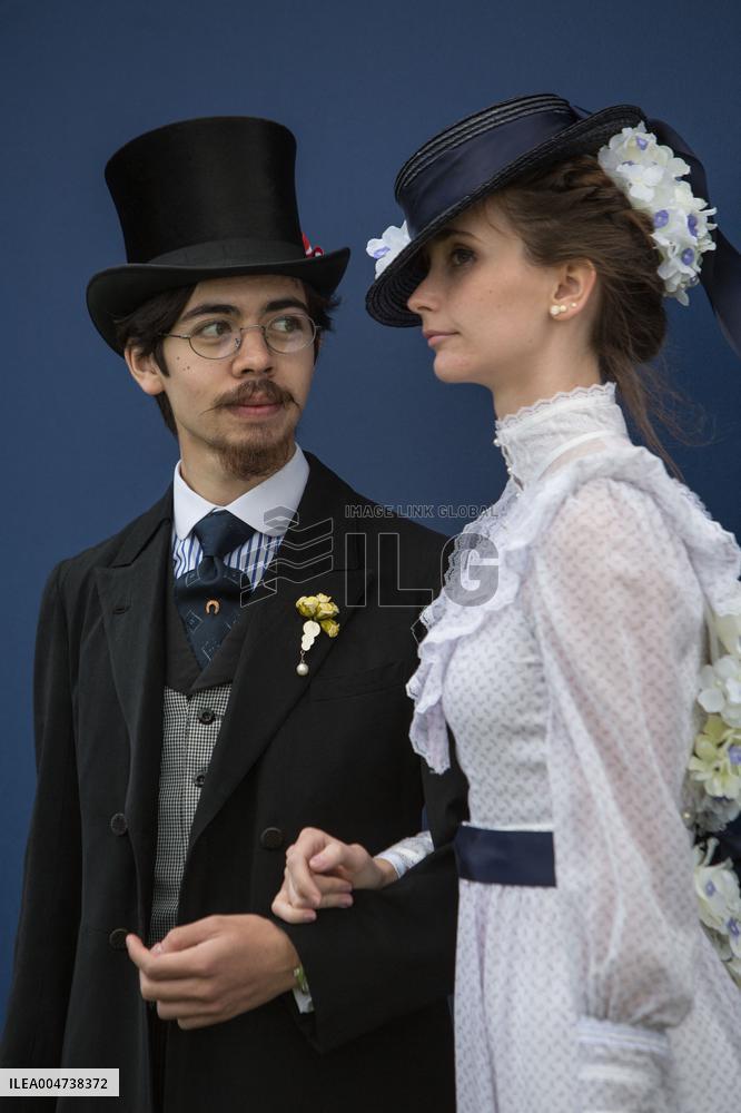 Illustration - Chantilly