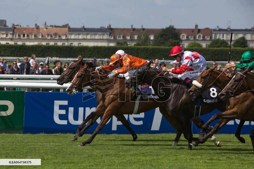 Illustration - Chantilly