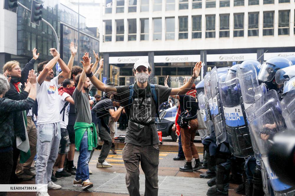 Violent Clashes During The General Strike for Palestine - Milan