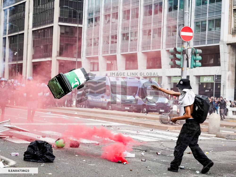 Violent Clashes During The General Strike for Palestine - Milan