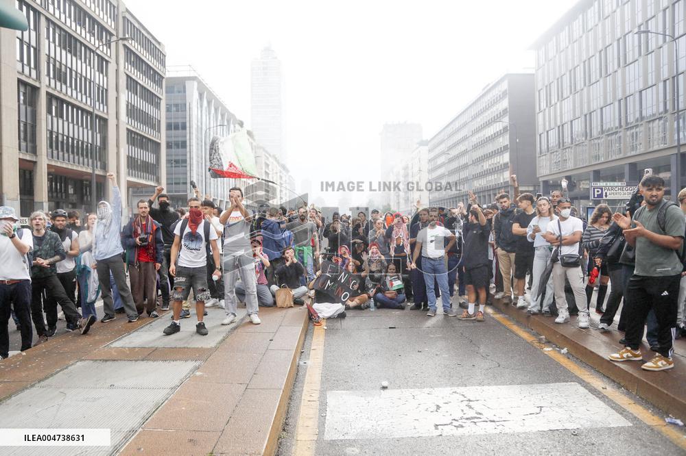 Violent Clashes During The General Strike for Palestine - Milan