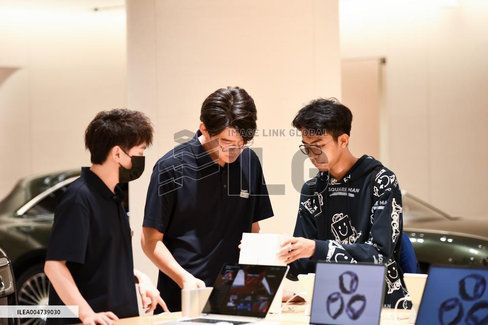 Huawei Select Store in Nanjing