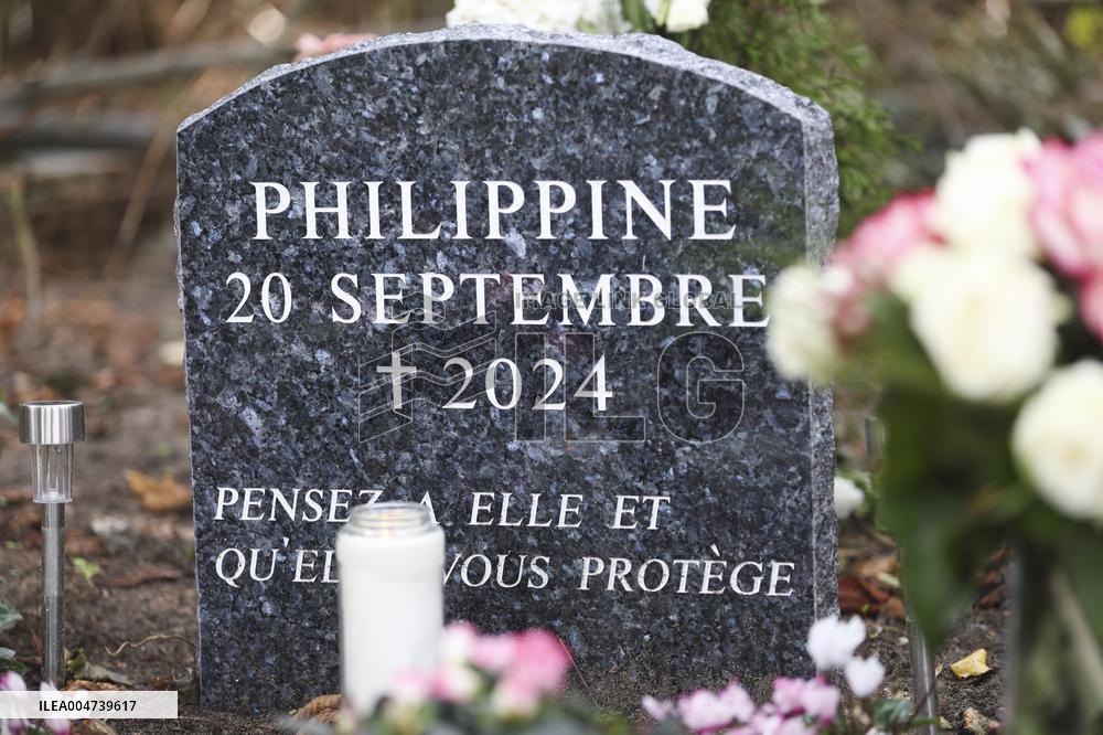 A Memorial Stone In Honor Of Philippine Le Noir De Carlan In Bois De Boulogne - Paris