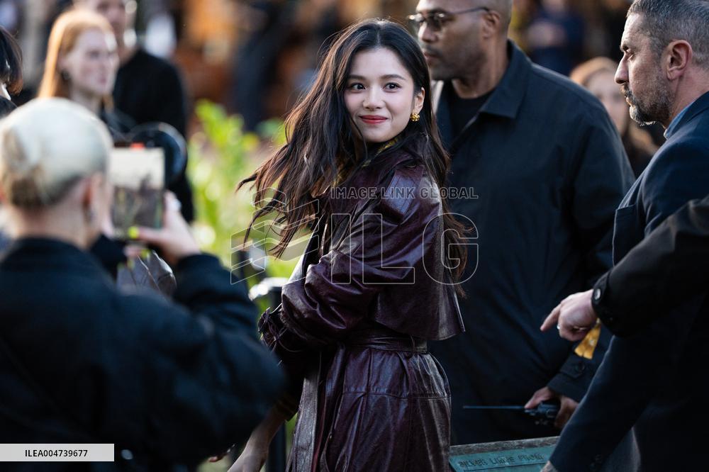 LFW - Burberry Outside