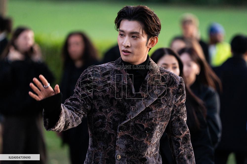 LFW - Burberry Outside